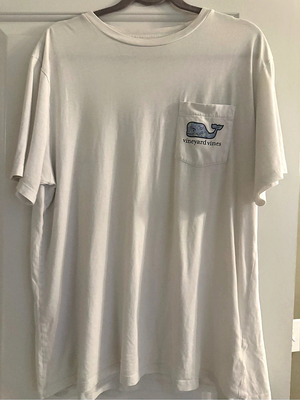 vineyard vines Key Lime Whale Fill Short-Sleeve Pocket Tee in White